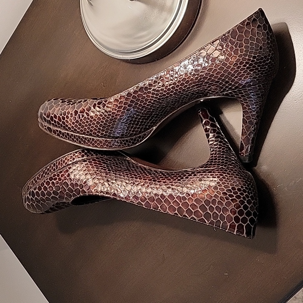 Stuart Weitzman Pumps - image 3